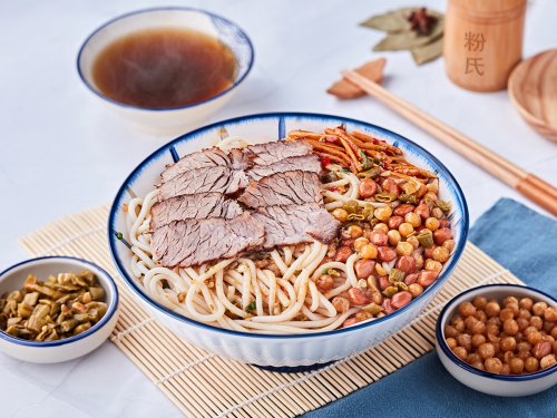 粉氏桂林鹵粉融合傳統(tǒng)不斷創(chuàng)新，致力打造適應(yīng)更多消費者的米粉品牌